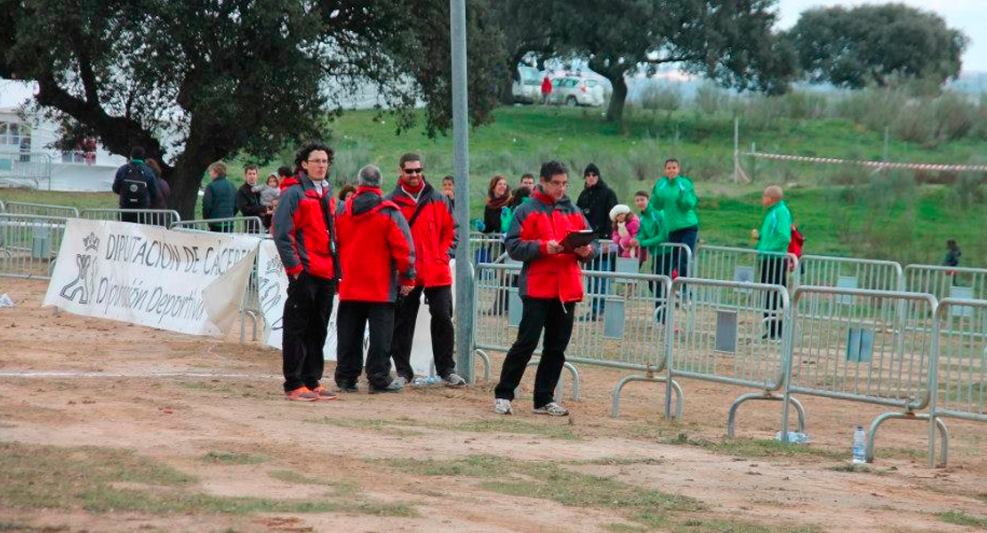 Padre e hijo extremeños se convierten en Jueces Nacionales de Nivel II de atletismo