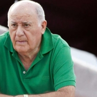 Suplanta la identidad del director de la Fundación Amancio Ortega