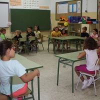 300 profesionales exigen mejoras urgentes en el sistema educativo extremeño