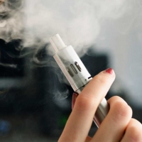 Los jóvenes que fuman cigarrillos electrónicos tienen mayor riesgo de sufrir un ictus