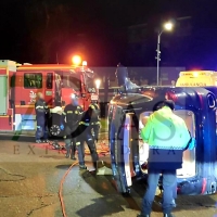 Herido al chocar con su vehículo contra una farola y volcar en Don Benito