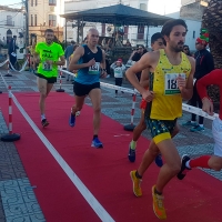 300 corredores disfrutan de la VI San Silvestre Alburquerqueña