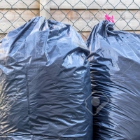 Podemos critica la actuación de Vélez al “hurgar” en las bolsas de basura