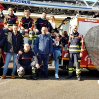 Un gran corazón de solidaridad en el parque de Bomberos de Badajoz