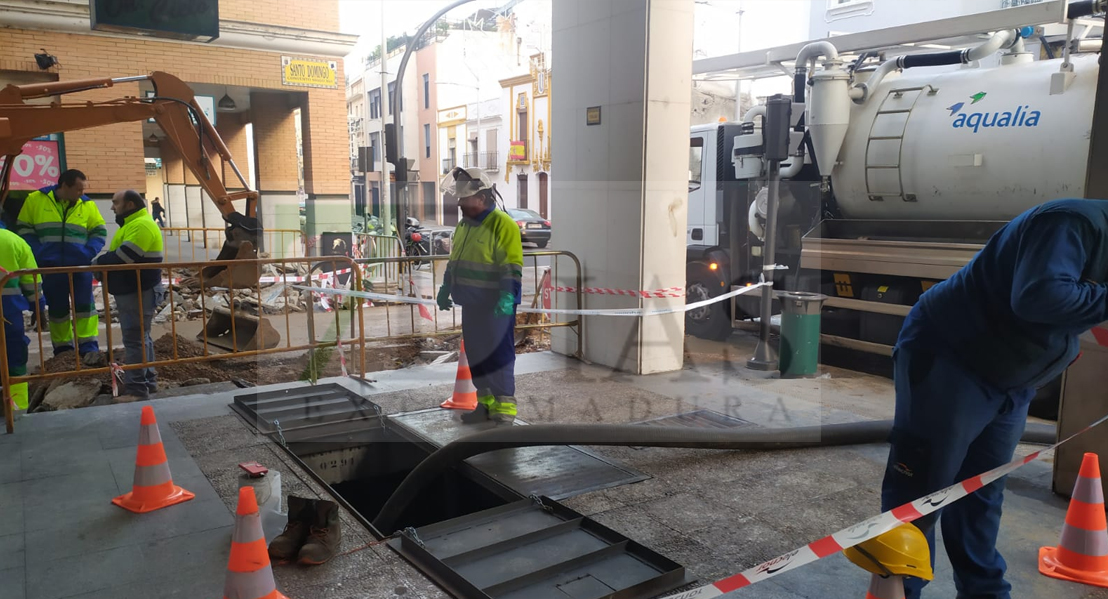 Una rotura de tuberías deja sin luz a parte de Juan Carlos Primero y Santo Domingo