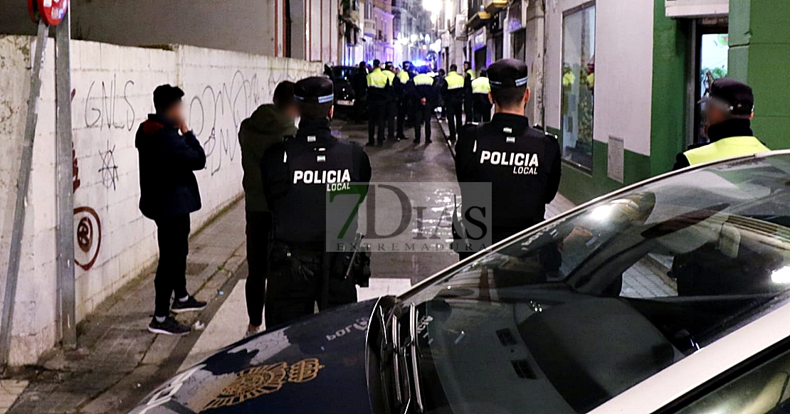 Más de 15 policías se desplazan a una riña de tráfico en el centro de Badajoz