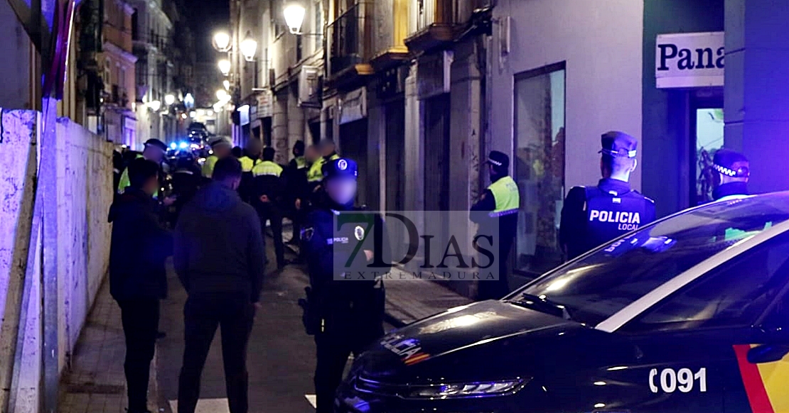 Más de 15 policías se desplazan a una riña de tráfico en el centro de Badajoz