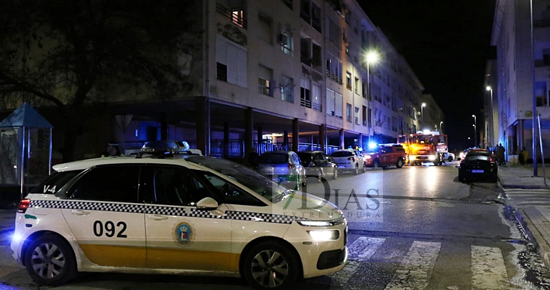 Bomberos y Policía Local colaboran en un incendio en suerte de Saavedra