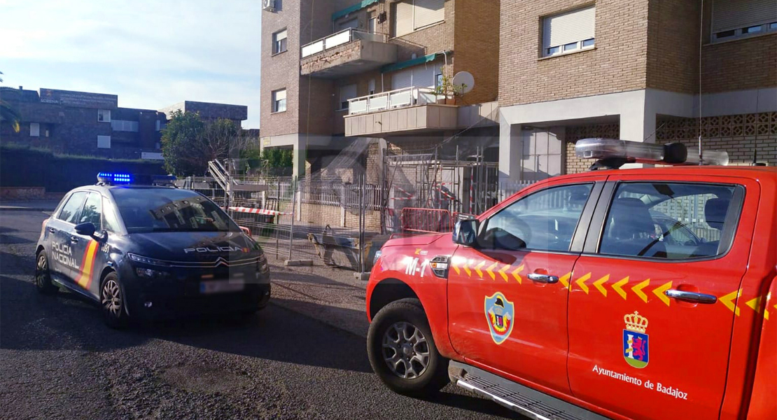Los Bomberos actúan en un incendio de vivienda en Badajoz