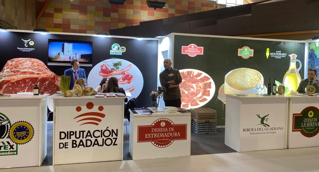 La Diputación de Badajoz promociona productos de la tierra en Málaga