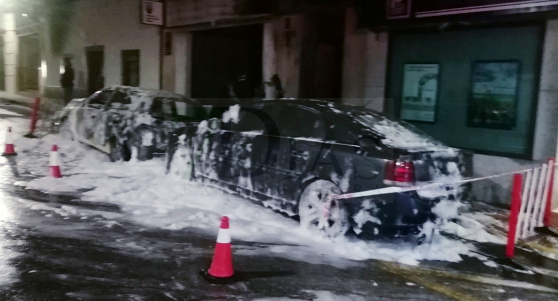 GALERÍA - Así ha sido la intervención de Bomberos del CPEI en un incendio en Lobón (BA)