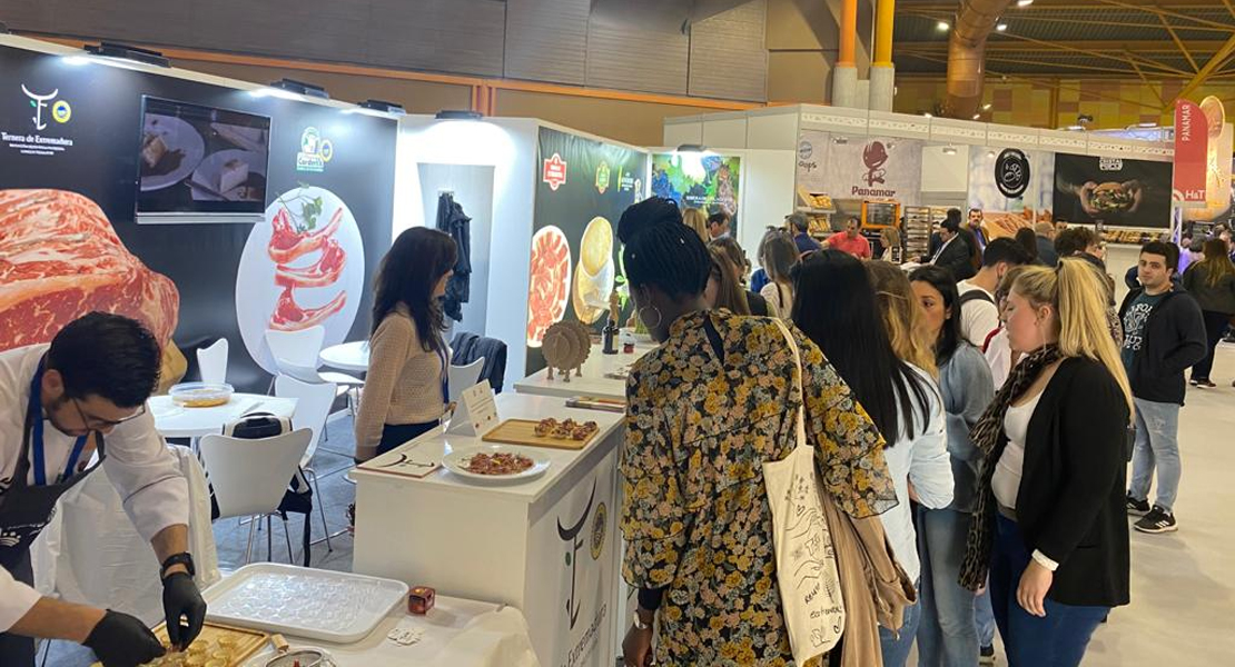 La Diputación de Badajoz promociona productos de la tierra en Málaga
