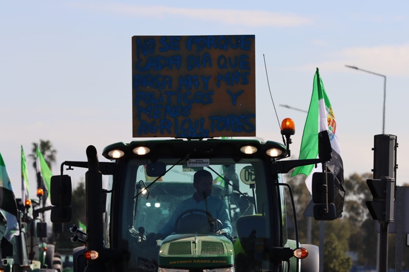 Impiden que los tractores lleguen a la Frontera de Caya