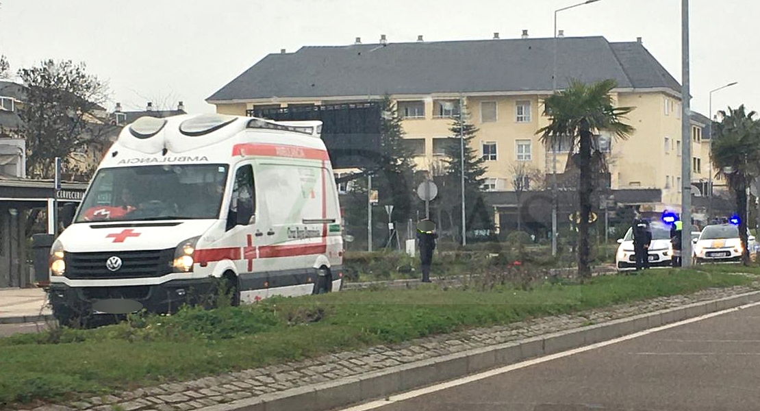 Herido un hombre en un accidente de tráfico en la avenida de Elvas (Badajoz)