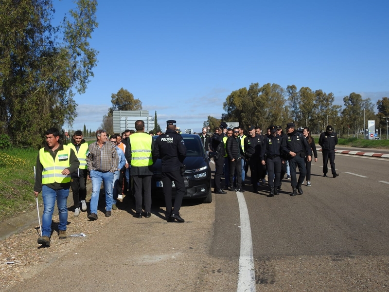 Impiden que los tractores lleguen a la Frontera de Caya