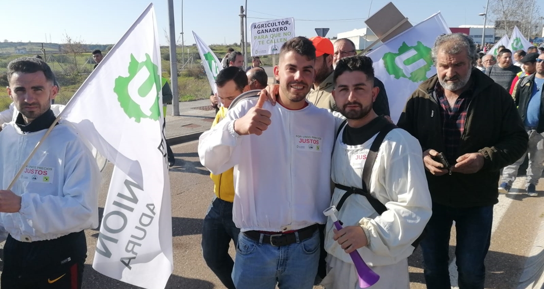 Gran cantidad de mujeres reivindicando el campo extremeño