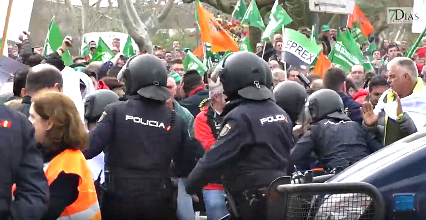 UpE pide a Vara que &quot;ponga todo de su mano&quot; para que mañana no haya cargas policiales