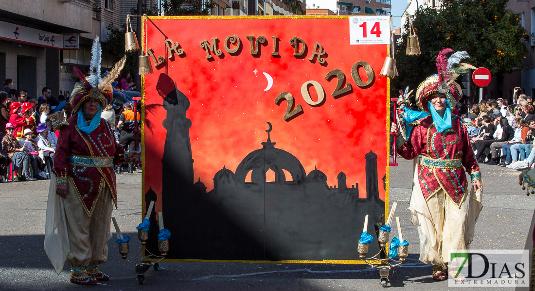 Espectaculares estandartes en el Gran Desfile de Comparsas del Carnaval de Badajoz