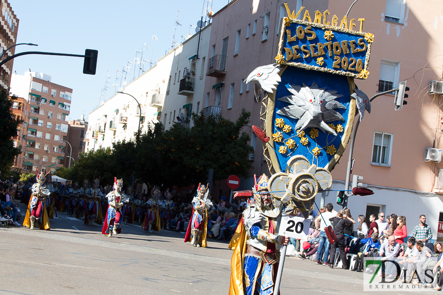 Espectaculares estandartes en el Gran Desfile de Comparsas del Carnaval de Badajoz