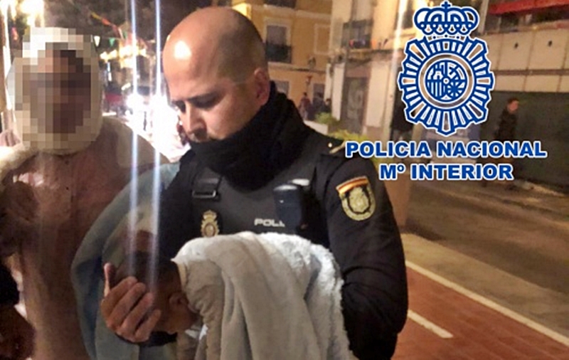 La Policía Nacional salva la vida de un bebé tras 20 minutos de reanimación