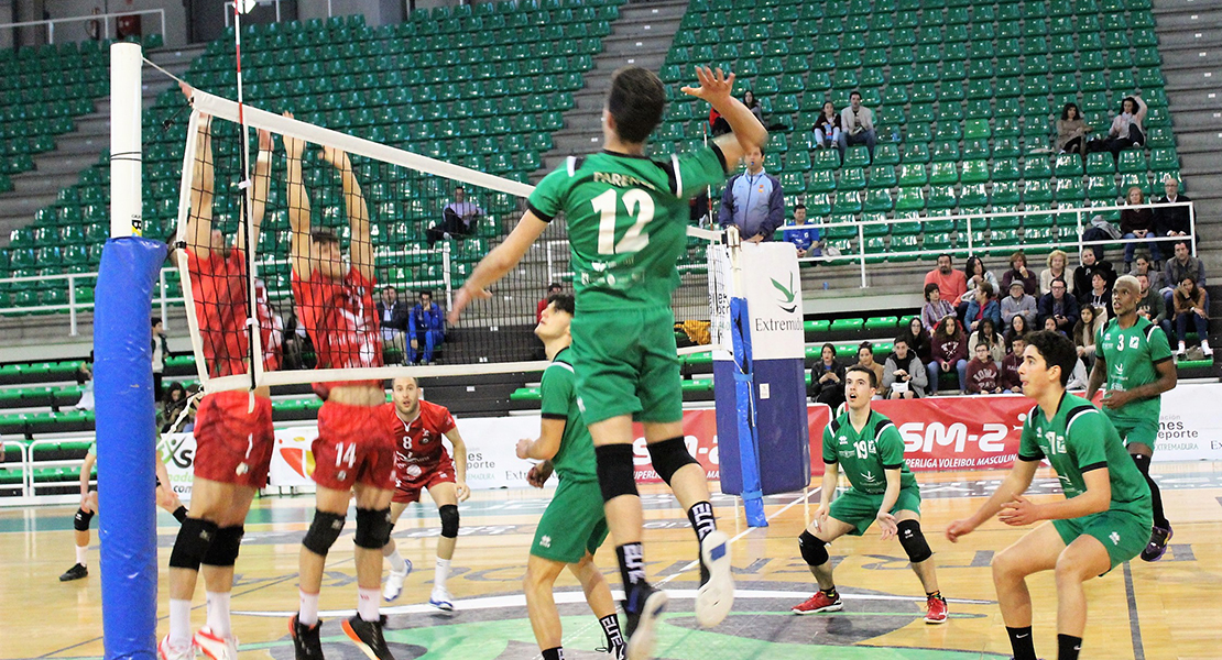 El Cáceres Voleibol descansa esta jornada con la cuarta plaza en vilo