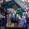 Espectaculares estandartes en el Gran Desfile de Comparsas del Carnaval de Badajoz