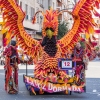 Espectaculares estandartes en el Gran Desfile de Comparsas del Carnaval de Badajoz