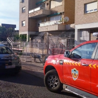 Los Bomberos actúan en un incendio de vivienda en Badajoz