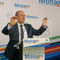 Monago propone rebajas fiscales y de costes laborales para los agricultores