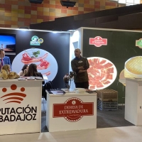 La Diputación de Badajoz promociona productos de la tierra en Málaga