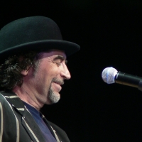 Joaquín Sabina, operado por un derrame cerebral tras su caída del escenario