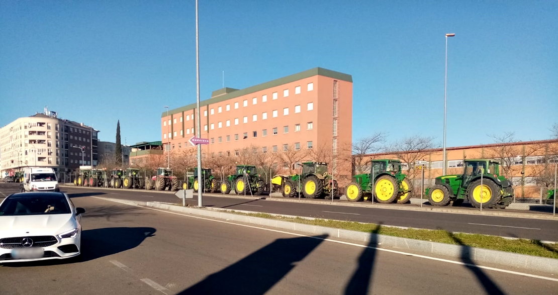 Gran cantidad de tractores comienzan a llegar a Badajoz capital