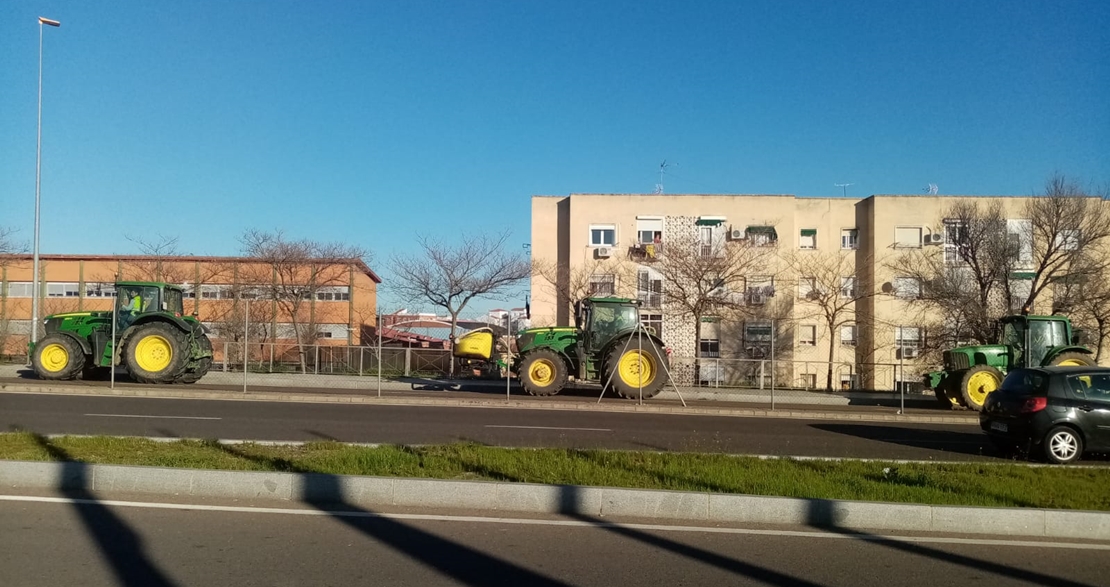 Gran cantidad de tractores comienzan a llegar a Badajoz capital