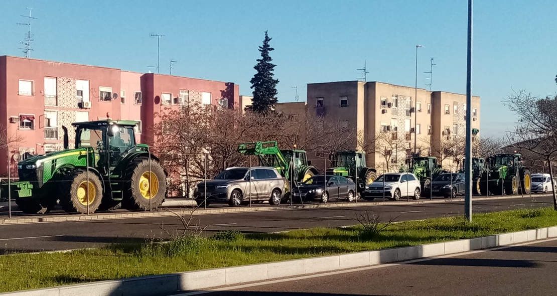 Gran cantidad de tractores comienzan a llegar a Badajoz capital