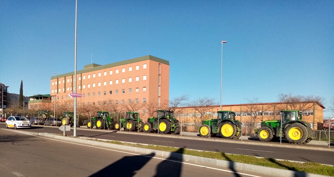 Gran cantidad de tractores comienzan a llegar a Badajoz capital