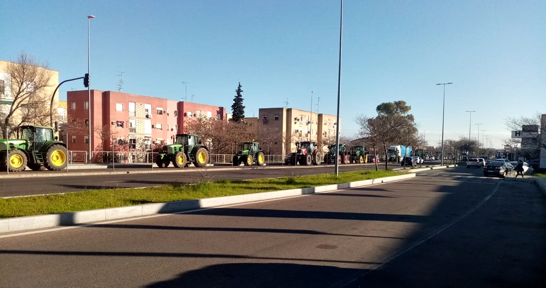 Gran cantidad de tractores comienzan a llegar a Badajoz capital