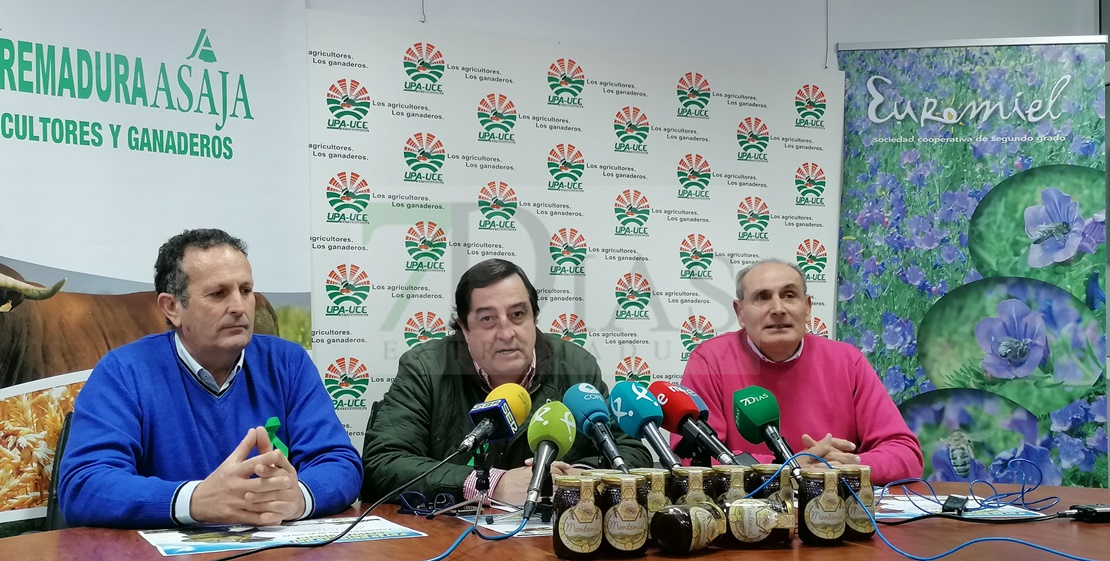500 apicultores extremeños en Madrid: “Pablo aprieta y Pedro pica”