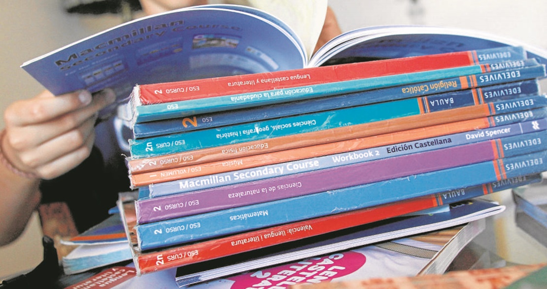 La ley extremeña sobre libros de texto gratis será debatida por 30 colectivos