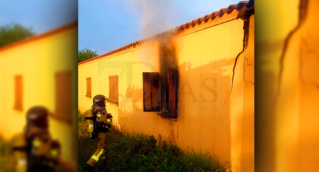 Incendio en una vivienda en la carretera de Olivenza