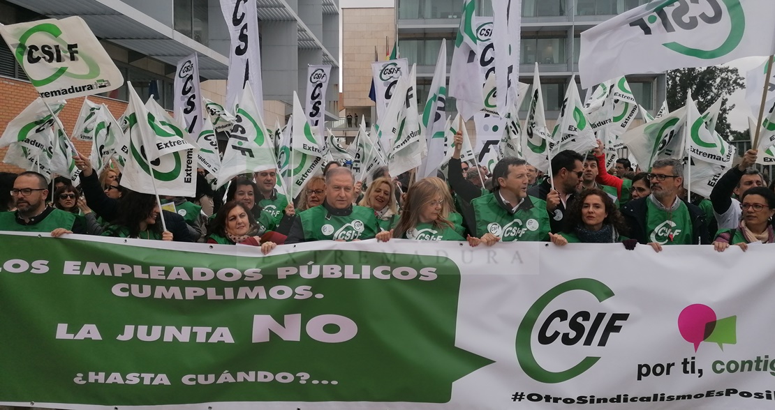 Los empleados públicos extremeños no cobrarán la subida del 2% hasta mayo