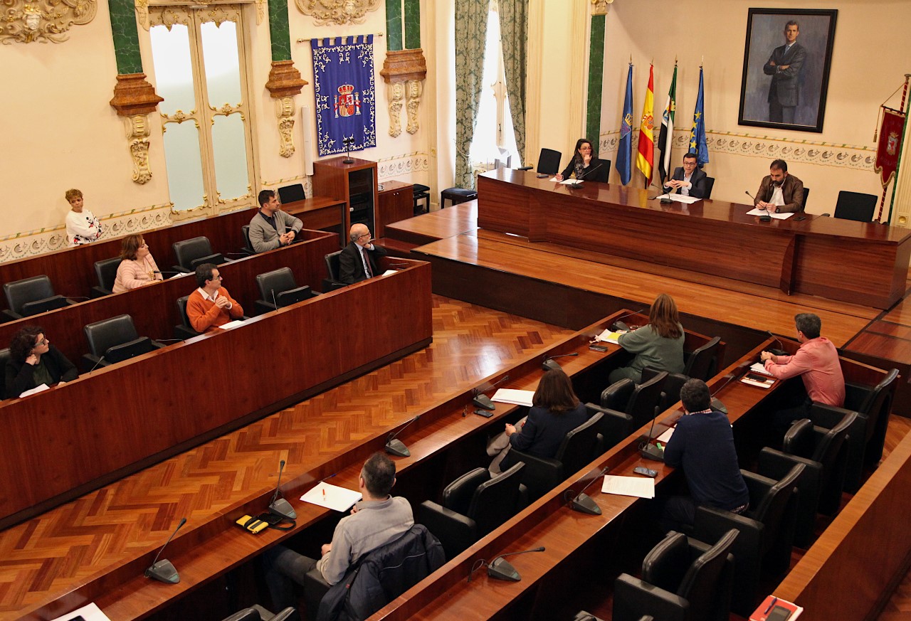 La Diputación de Badajoz reforzará sus medios telemáticos y telefónicos para la atención al público