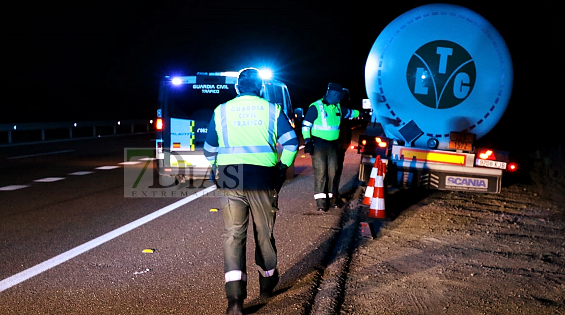 Cortan la A.66 por accidente de camión de mercancías peligrosas