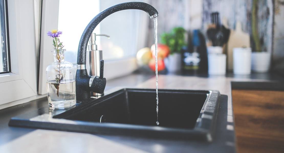 Promedio dice no a los bulos: el agua del grifo es sana y segura