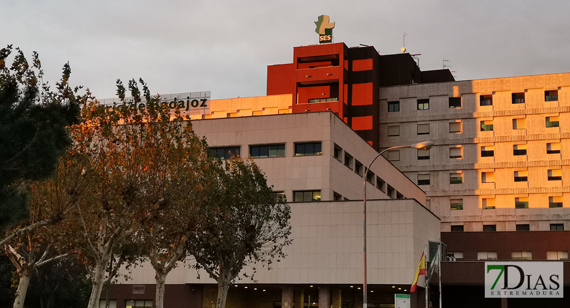 El SES afirma que la planta de digestivo del Universitario de Badajoz no está aislada