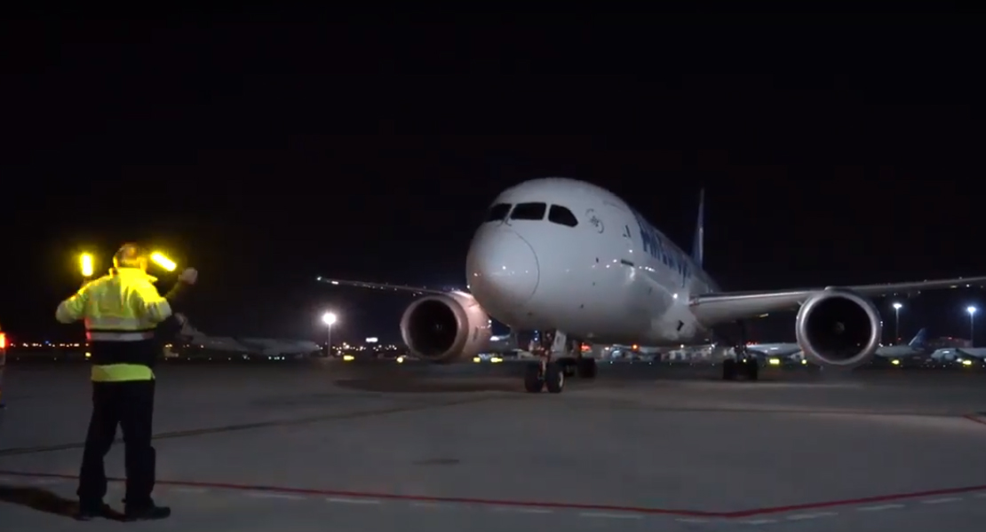VÍDEO- Llega a España un avión con 1.200.000 mascarillas