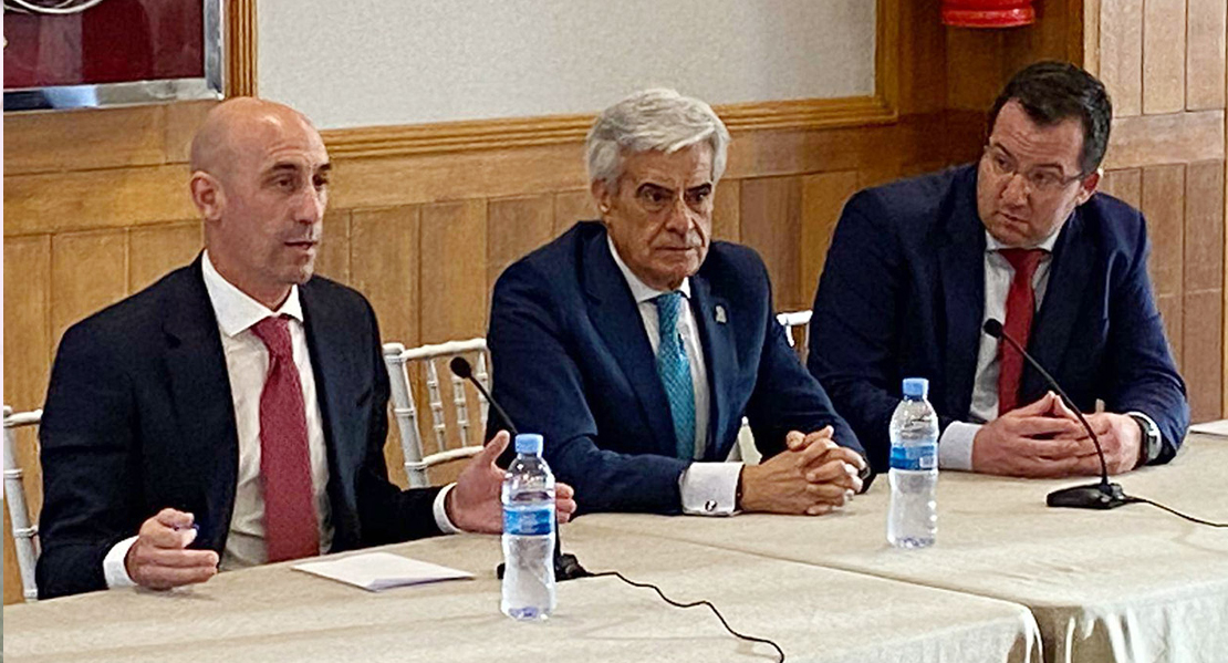 Luis Rubiales respalda la gestión de la Federación Extremeña de Fútbol