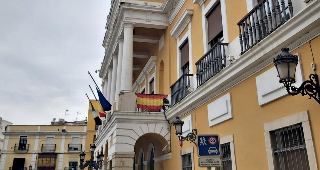 Luto oficial por las víctimas del COVID-19 en Badajoz