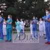 Las grúas de Badajoz se suman al homenaje a los sanitarios