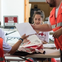 Voluntarios de Cruz Roja garantizan alimentos a menores con necesidades especiales