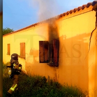 Incendio en una nave de la carretera de Olivenza